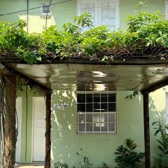 Casa verde no centro de Paraty