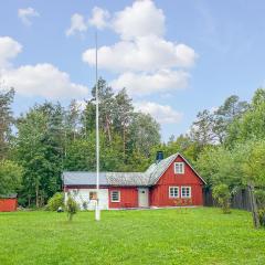 3 Bedroom Cozy Home In Lärbro