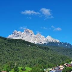 Accogliente attico vista Dolomiti