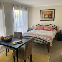 Private room with ensuite and parking close to Wollongong CBD