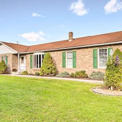 Charming Lewisburg Home with Hot Tub and Games!