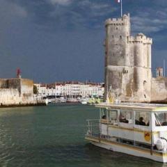 AU COEUR DU CENTRE VILLE DE LA ROCHELLE AU CALME AVEC STATIONNEMENT GRATUIT