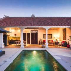 Villa Rua - Stylish luxury, tranquil location in Legian, walk to beach