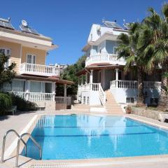 Cheerful 4 bed villa with pool 5 mints 2 Oludeniz