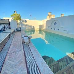 CASA PALACIO SXVIII CON PISCINA en centro histórico de SEVILLA