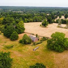 Secluded 3 bed cottage in private parkland