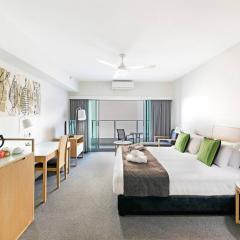 Resort-Style Sister Studios - Double Delight in the CBD