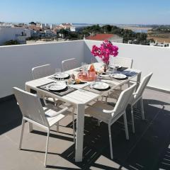 Apartment 2 bedrooms , centre of Alvor, open view and private parking