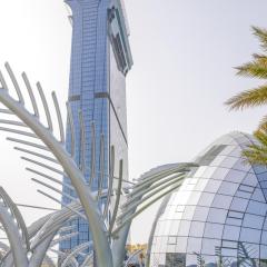 Ultra Luxury Palm Tower with Shared Hotel Facilities