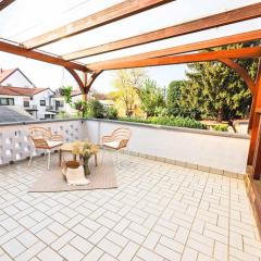 Spacious 6 Room Flat *Balcony & Terrace*