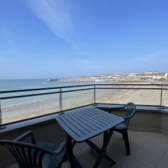 Appartement avec balcon, proche des plages et commerces - FR-1-361-89