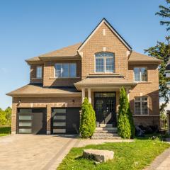 Beautiful Family Villa, Pond Facing with Huge Backyard