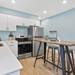 Bright and Spacious Condo in Downtown Collingwood 97043