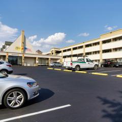 Super 8 by Wyndham WestEnd Alexandria,VA Washington DC Area