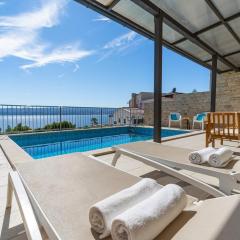 Villa Oslo - luxury place with sea views & heated pool, 300m far from sandy beach