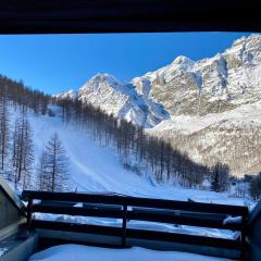 Cervinia Ski In Ski Out - Family Studio