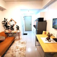 Modern 1BR with balcony and 100mbps wifi