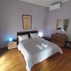 Penthouse spacious w super wifi & terrace, 2 min from metro