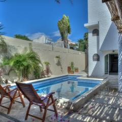 5BR Beautiful home in downtown Cancun, 10min beach