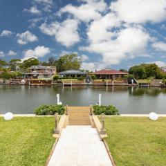 Waterfront Haven with your own private jetty