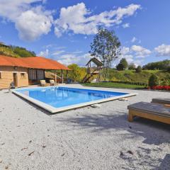 Holiday Home Grga-Three Bedroom House with Swimming Pool