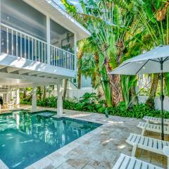 AMI Peppertree Paradise - Cozy Updated Home wHeated Pool on North End of Island 2 Houses to Beach