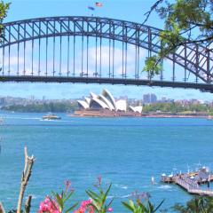 Spectacular Views of Sydney Harbour with Free Parking