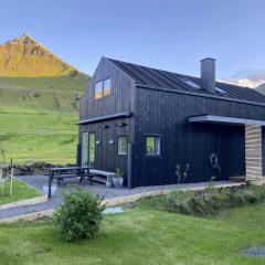 Luxury Cottage with Stunning Views - Okkara summarhús við Gjógv