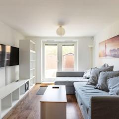 Modern & Stylish 2 Bedroom Apartment! - Ground Floor - FREE Parking for 2 Cars - Netflix - Disney Plus - Sky Sports - Gigabit Internet - Newly decorated - Sleeps up to 5! - Close to Bournemouth Train Station