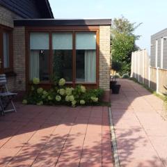 Modern en sfeervol appartement aan zee met airco