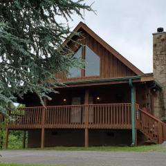 Story Brook: Beautiful true log cabin! Close to Dollywood, State Park, and more!