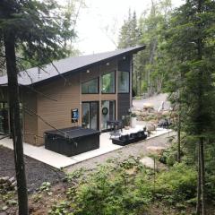 55 Impasse - Chalet Taiga with a Hot Tub in Tremblant Nord