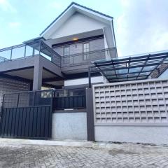 MP Villa Permata Kencana 24A