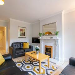 127 - Lovely 2 Bed Apartment with Parking