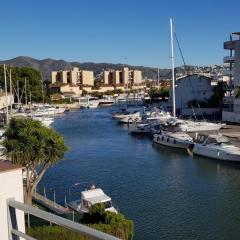 Appartement lumineux sur les canaux