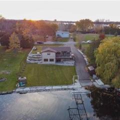 Chemong Lake Waterfront Cottage☆privateboatlaunch