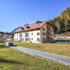 Cozy Apartment In Località Carbonin With Kitchen