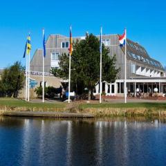 TIME-OUT met ZONNIG TERRAS, eigen KEUKEN, Dichtbij Dorp, Duinen, Strand en Vuurtoren , Incl verwarmd Hotel-ZWEMBAD