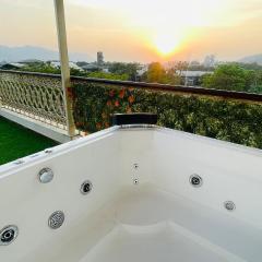 Villa Euphoriaa 4BR Jacuzzi PvtPool Theatre