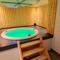 Jacuzzi & Sauna Villa