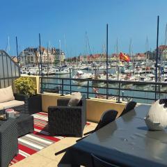 Duplex Loft with Terrace, Superb view of Port Guillaume, 7 minutes from the beach