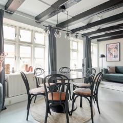 Unique 2 Bedroom Duplex w Exposed Beams in CPH City