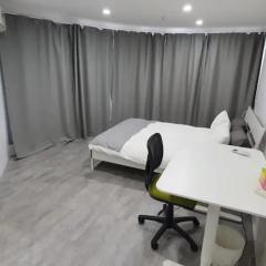 Dana-Spacious Private Room in Shared 2-Bedroom Apartment-2