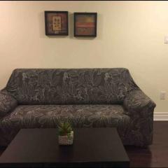 Cozy & Spacious Suite with Private Bathroom near Toronto Airport !