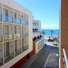 Apartamento céntrico en Roses, a 20m de la playa, con parking y terraza - ES-228-89