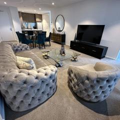 Deluxe 3 Bedroom Apartment in Southbank