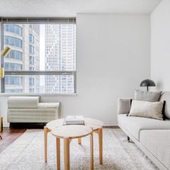 Streeterville 1BR w Gym Pool nr Navy Pier CHI-412