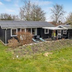 2 Bedroom Beautiful Home In Bogø By