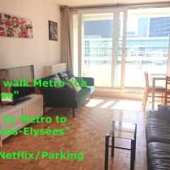 5 mn (450 m) walk Metro/La Defense/Netflix/Parking