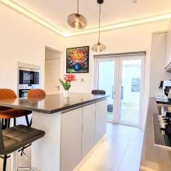 Surbiton Luxury Garden House 19